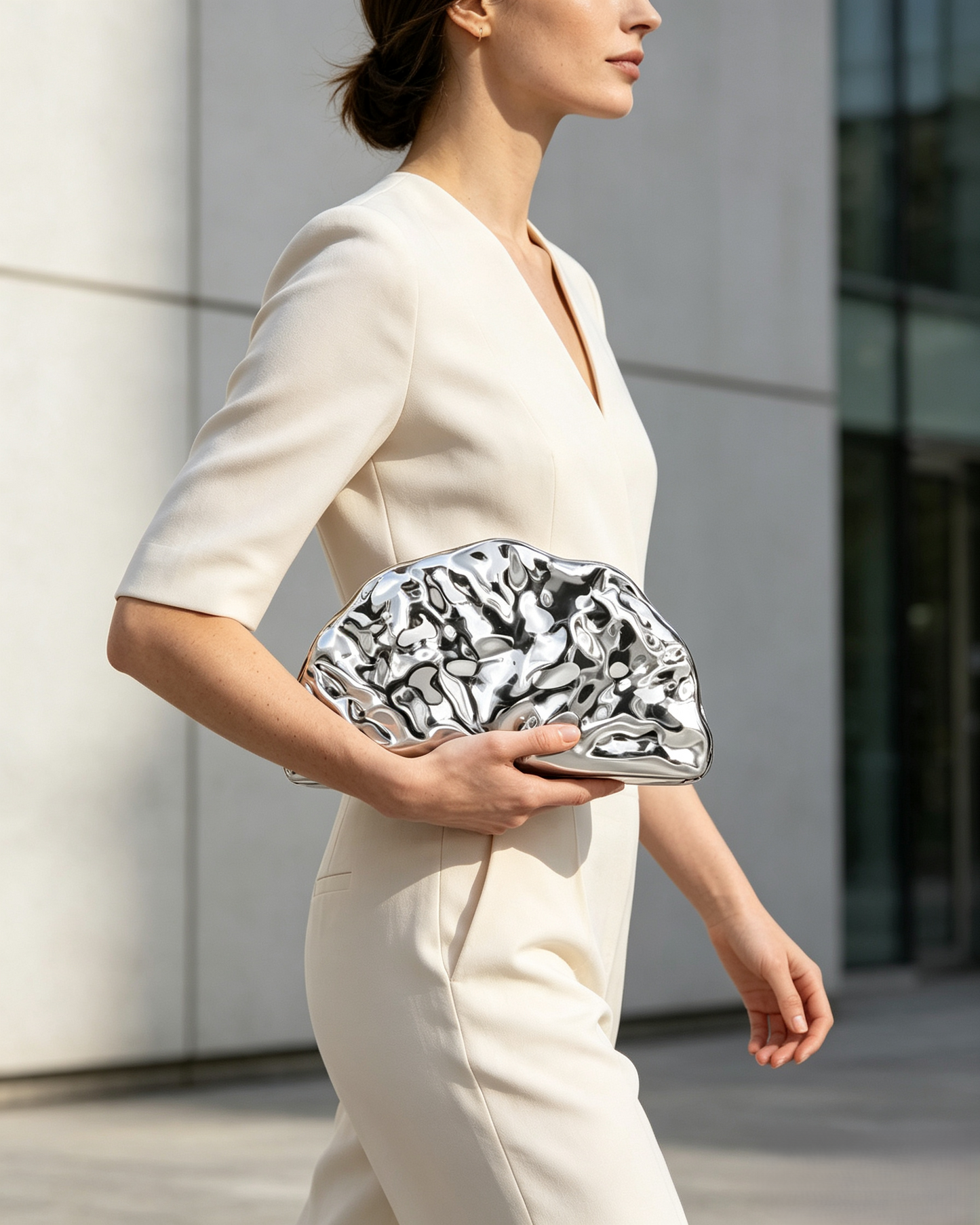 Electroplated metal fan-shaped one-shoulder bag and clutch bag